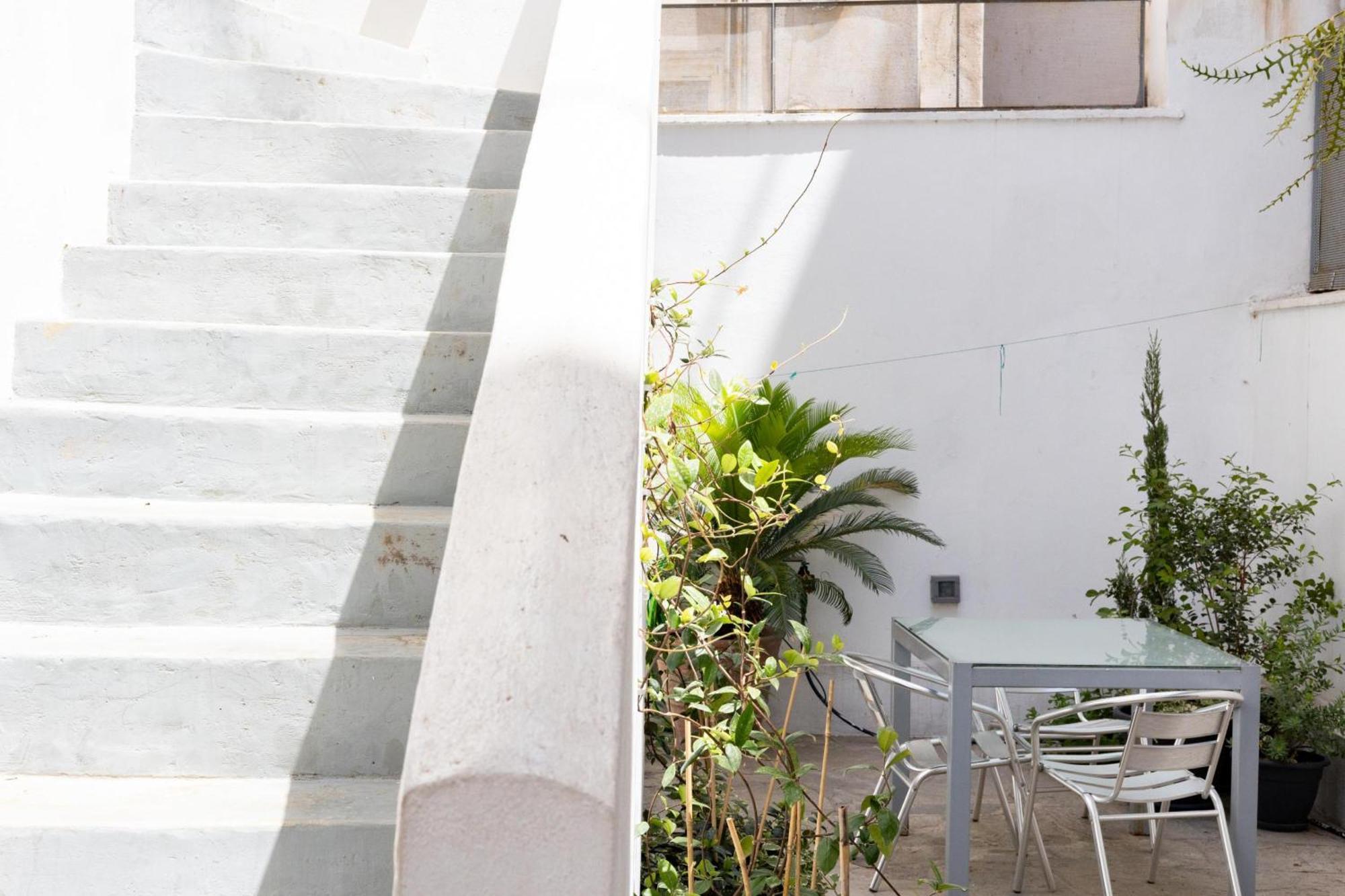 Renovated 5 Bdr House Near Acropolis - New Beds, Terrace & Green Yard Афины Экстерьер фото