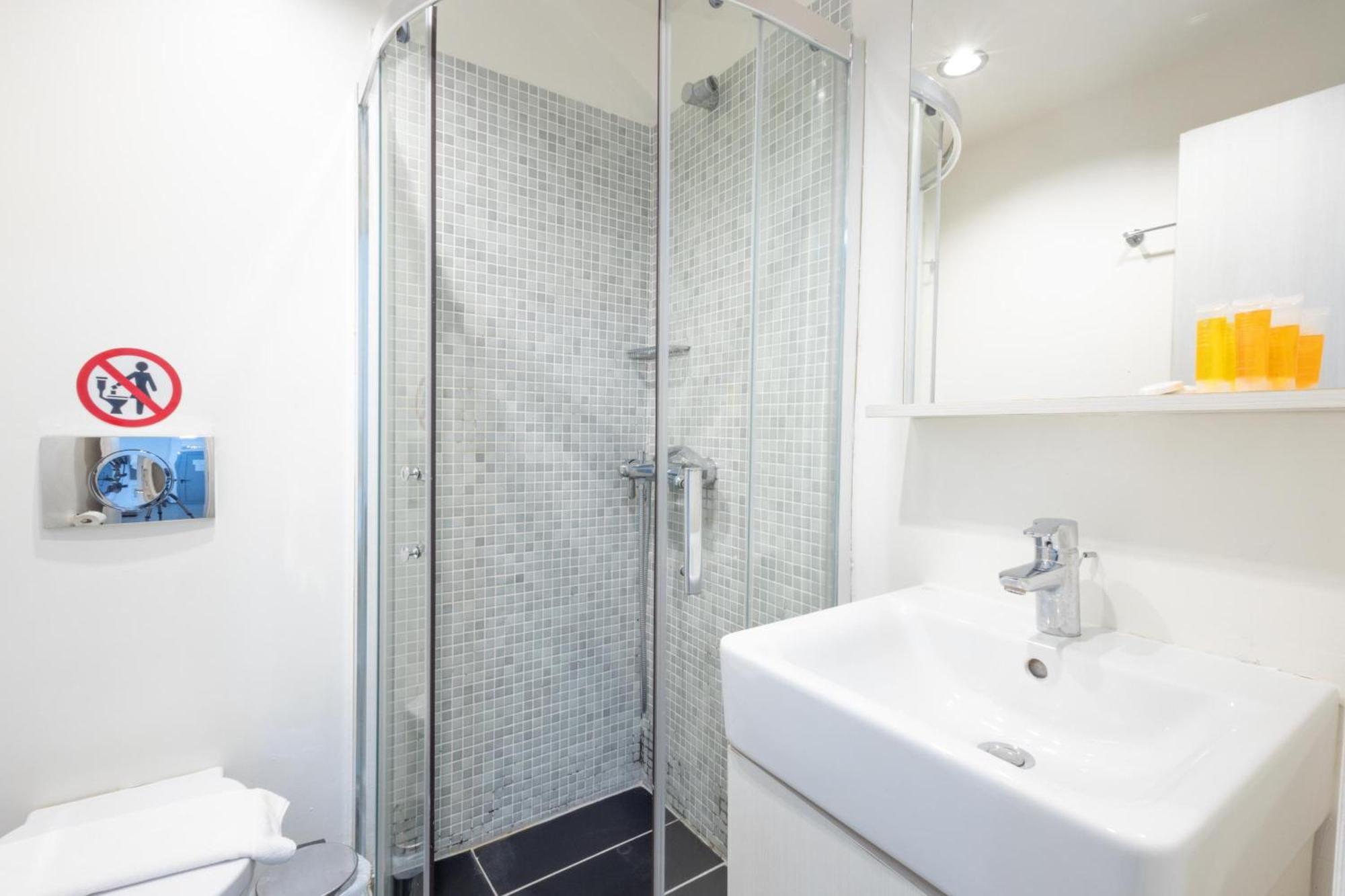 Renovated 5 Bdr House Near Acropolis - New Beds, Terrace & Green Yard Афины Экстерьер фото