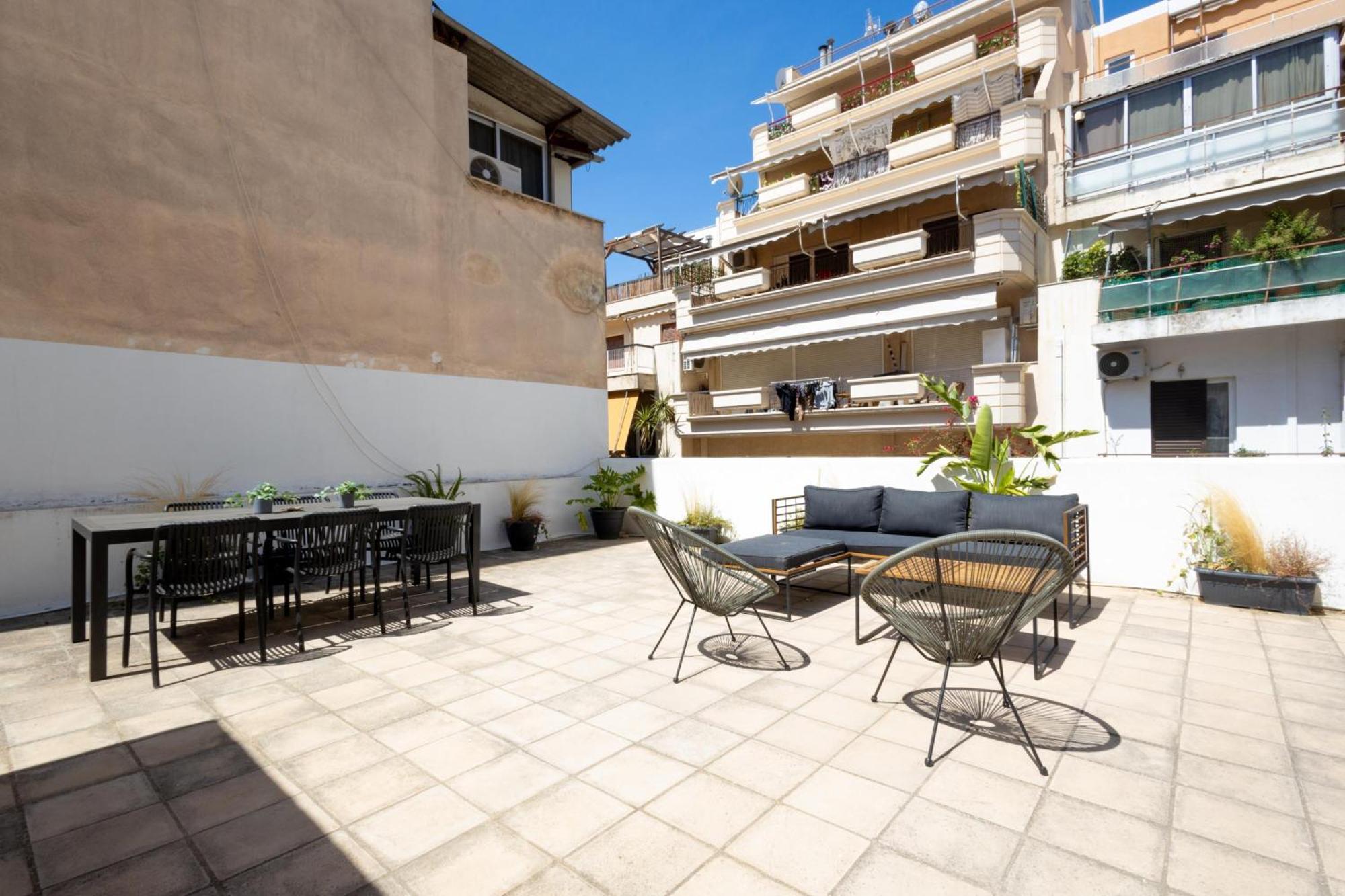 Renovated 5 Bdr House Near Acropolis - New Beds, Terrace & Green Yard Афины Экстерьер фото