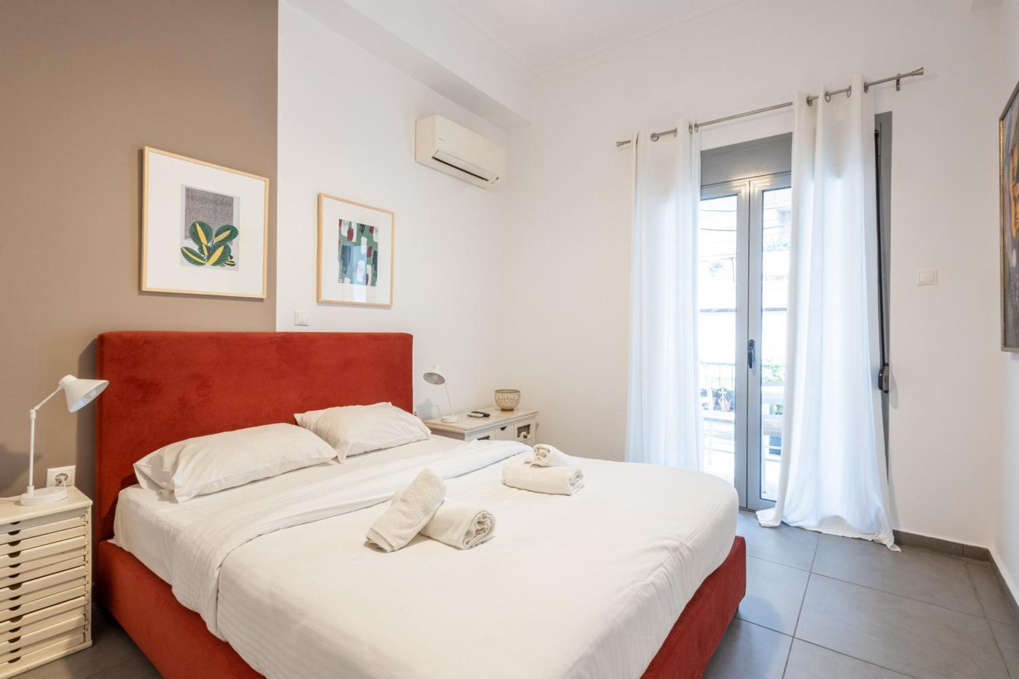 Renovated 5 Bdr House Near Acropolis - New Beds, Terrace & Green Yard Афины Экстерьер фото