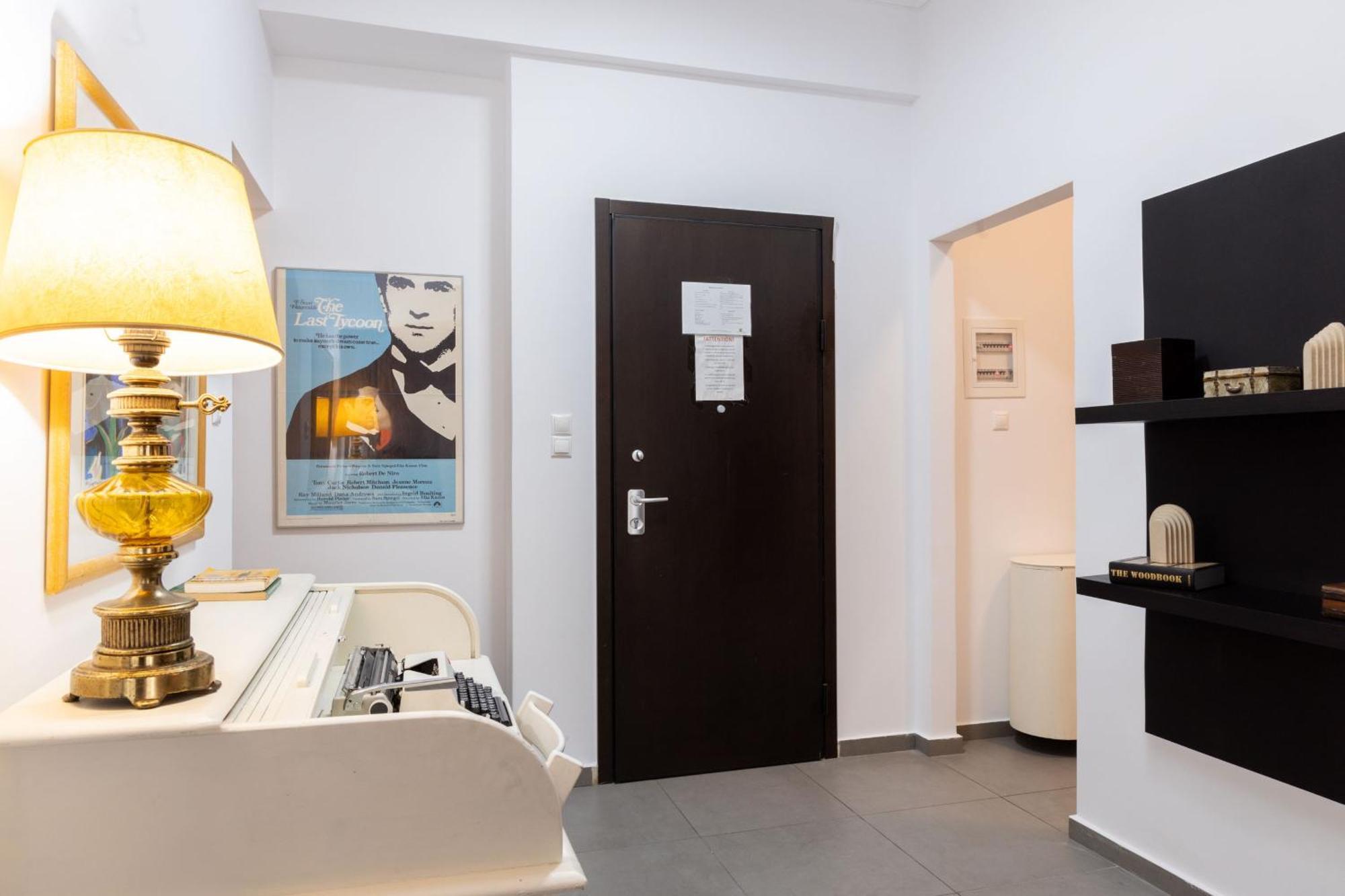 Renovated 5 Bdr House Near Acropolis - New Beds, Terrace & Green Yard Афины Экстерьер фото