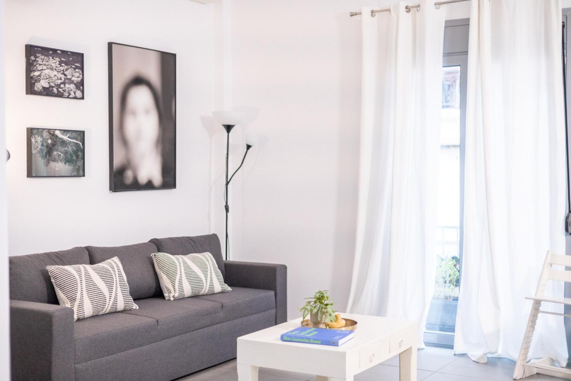 Renovated 5 Bdr House Near Acropolis - New Beds, Terrace & Green Yard Афины Экстерьер фото