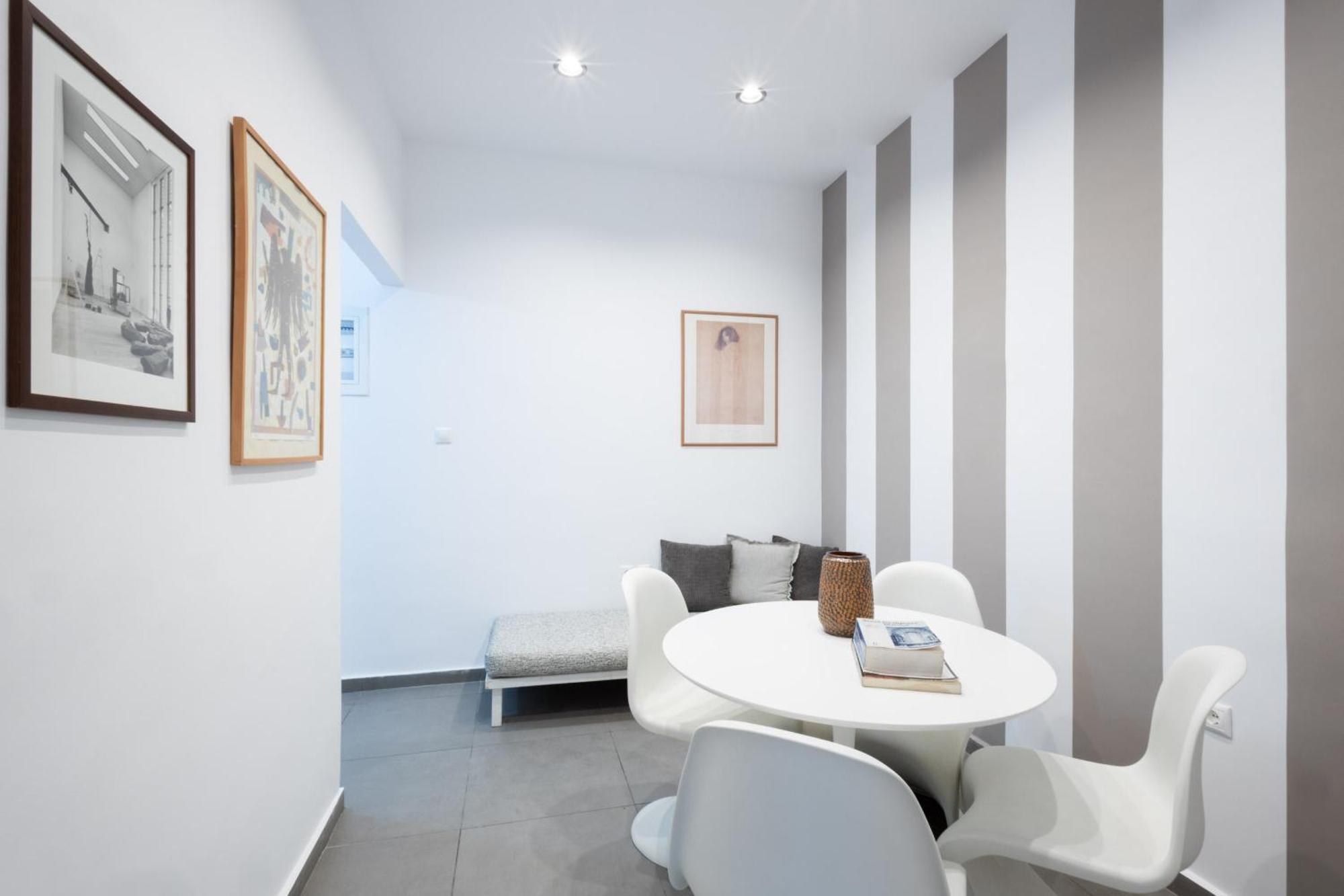 Renovated 5 Bdr House Near Acropolis - New Beds, Terrace & Green Yard Афины Экстерьер фото