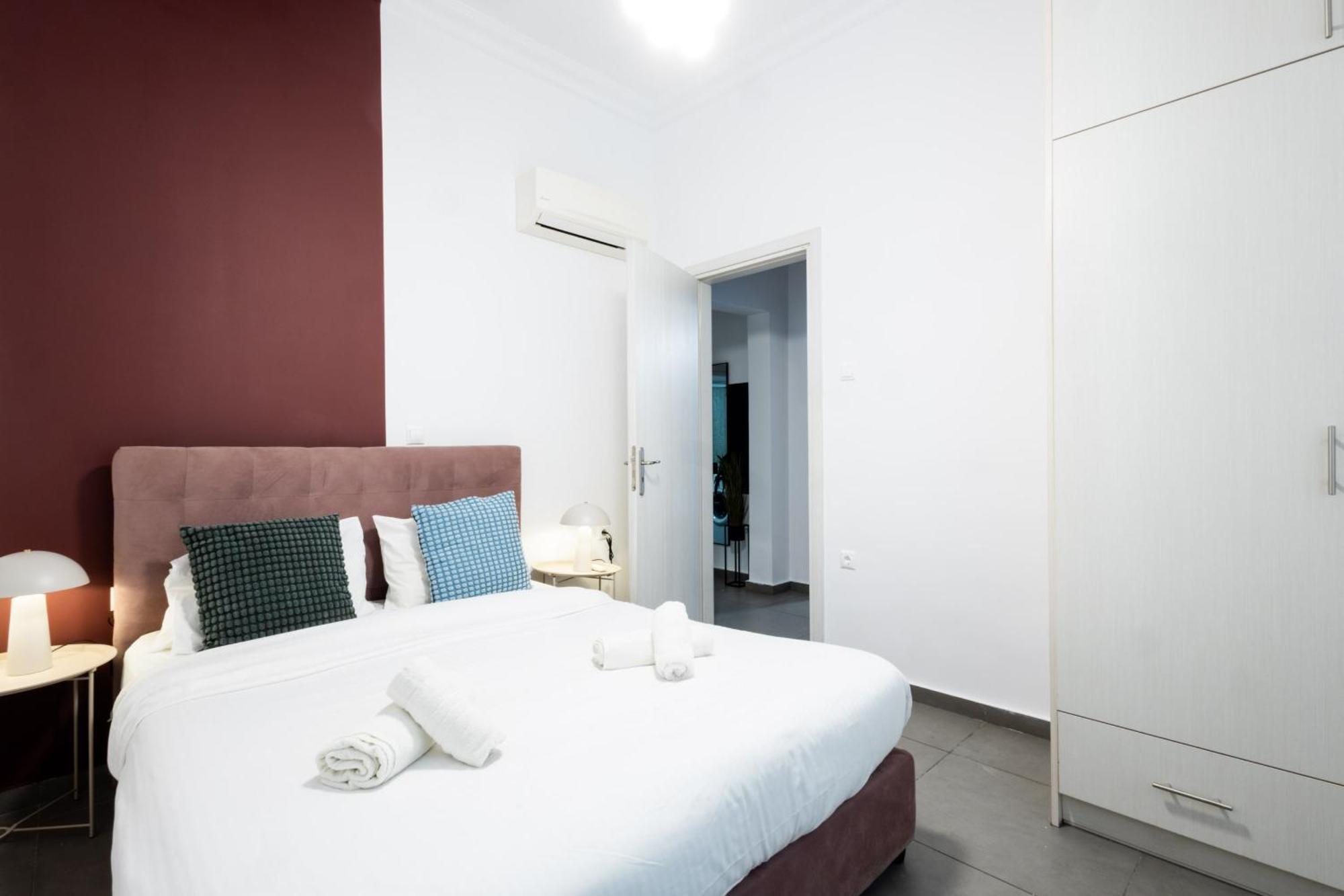 Renovated 5 Bdr House Near Acropolis - New Beds, Terrace & Green Yard Афины Экстерьер фото